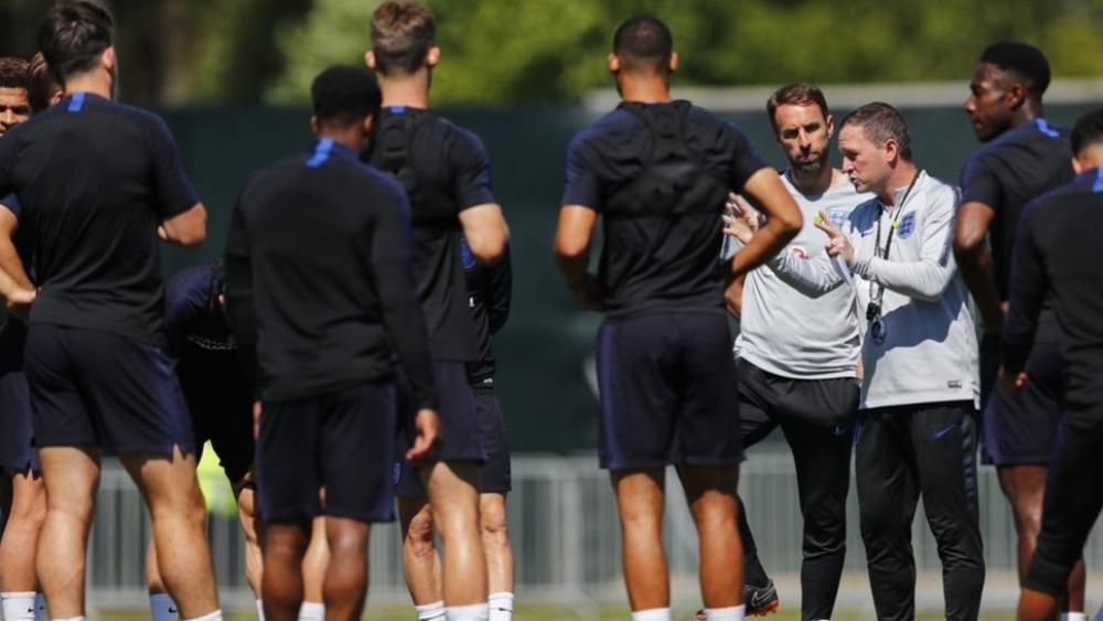 3 أسود تدعم إنجلترا في مونديال روسيا