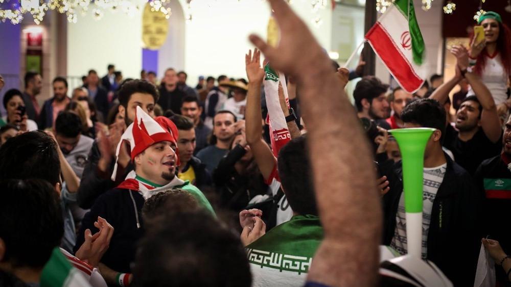 الفوز "الغادر" يُخرج الإيرانيين إلى الشوارع