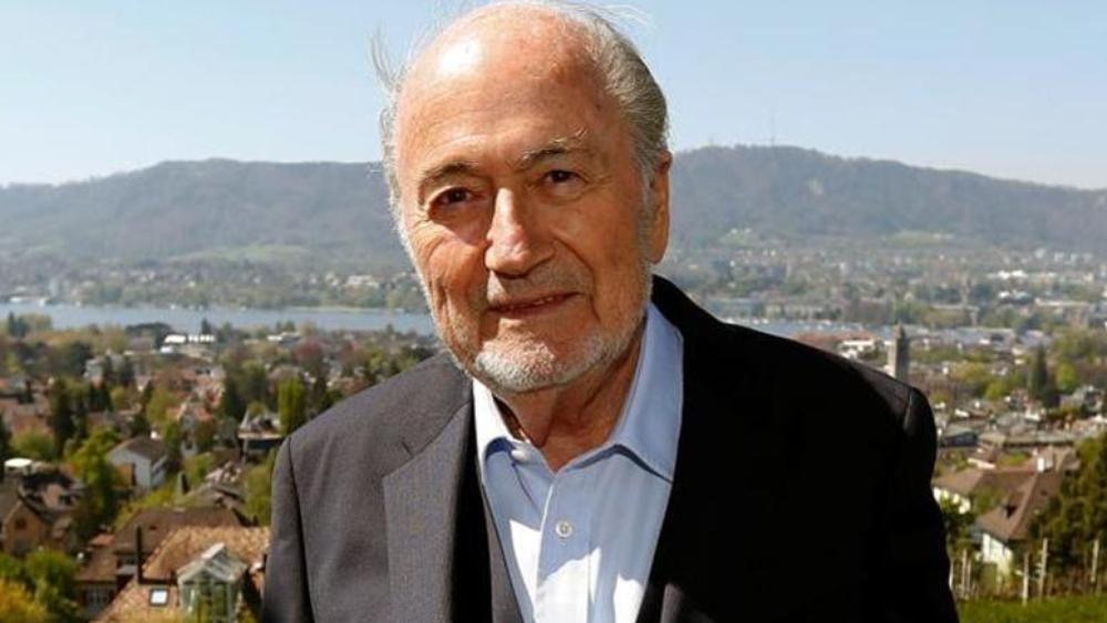 بلاتر سيحضر مباراتين ويلتقي بوتين برغم الايقاف