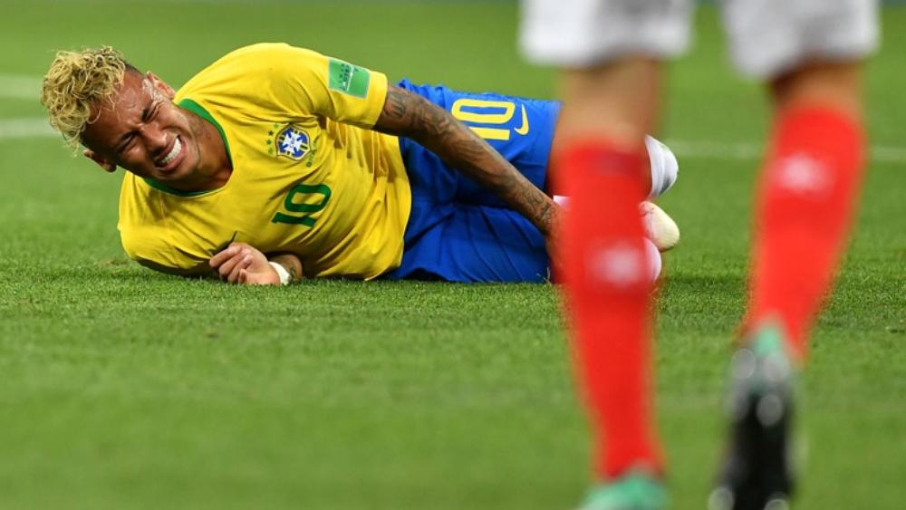 "الرعب" يخيم على المنتخب البرازيلي... نيمار تدرب لـ 10 دقائق ثم خرج "غاضبا"