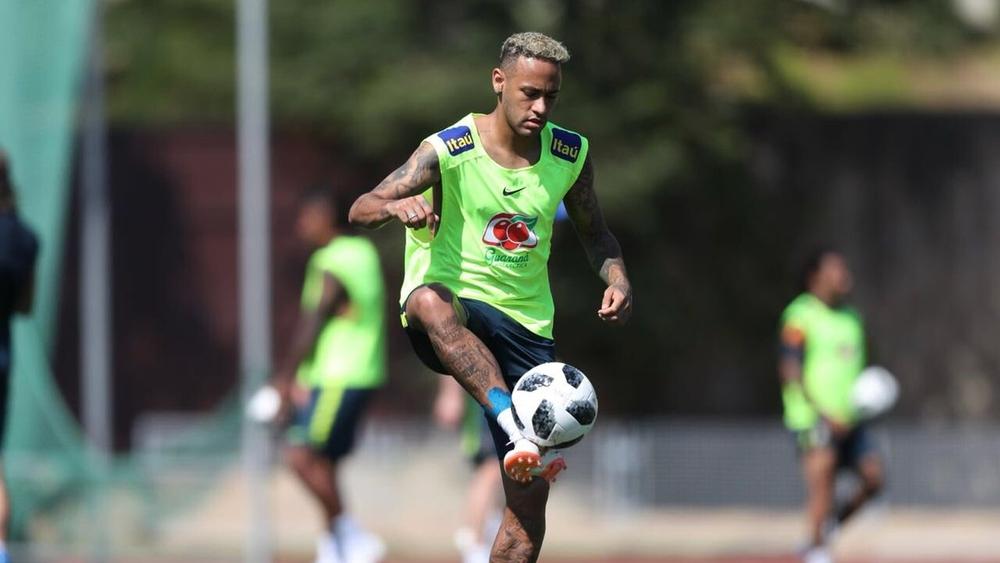 سار للمنتخب البرازيلي... نيمار يعاود التمارين بشكل طبيعي