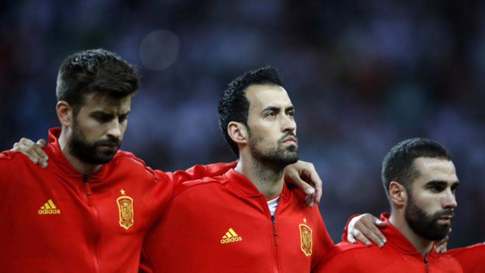 بوسكيتس يُكيل المديح لـ"الأسود" ويُنبِّه إلى خطورَتِهِم