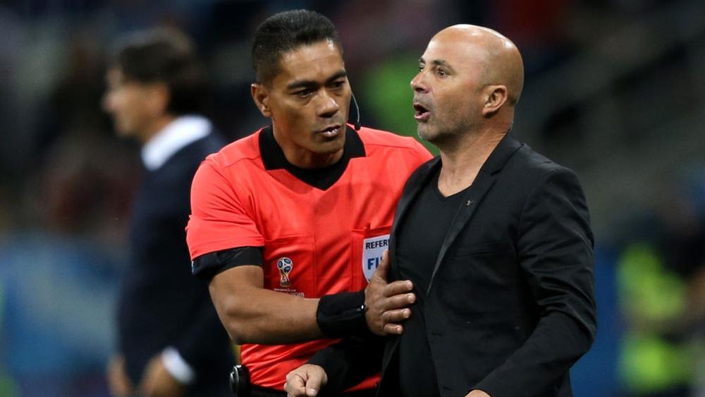 نجم سابق للأرجنتين: "سامباولي جاهل ومغرور"