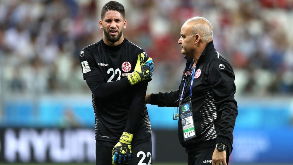 تحديد مدة غياب حارس تونس بسبب الإصابة