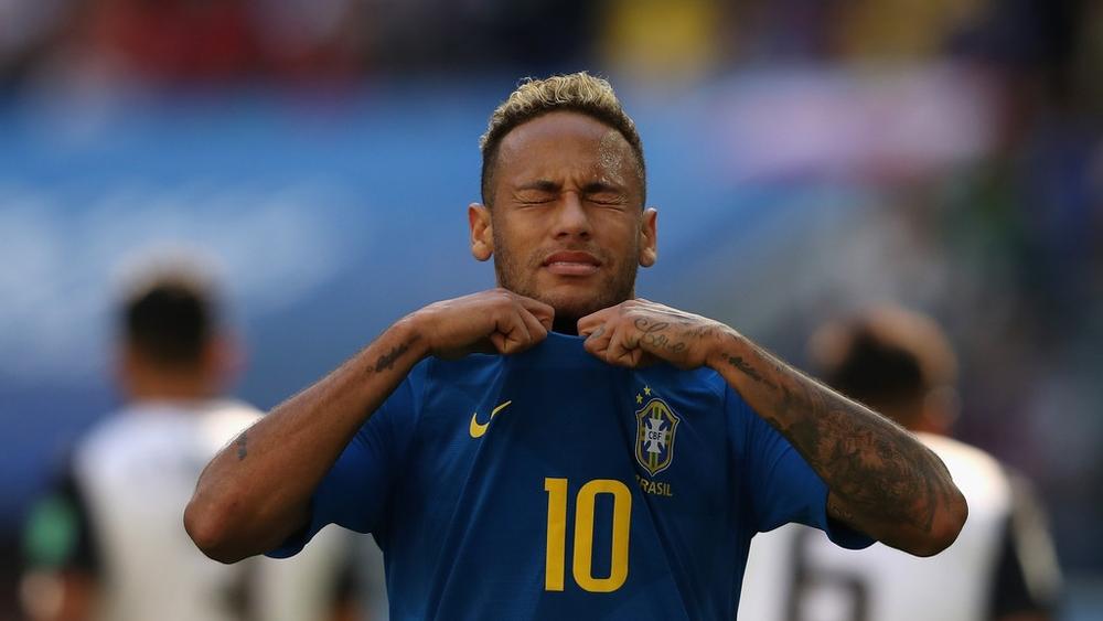 نيمار عن بكائه: "يتحدثون كثيرا كالببغاوات"