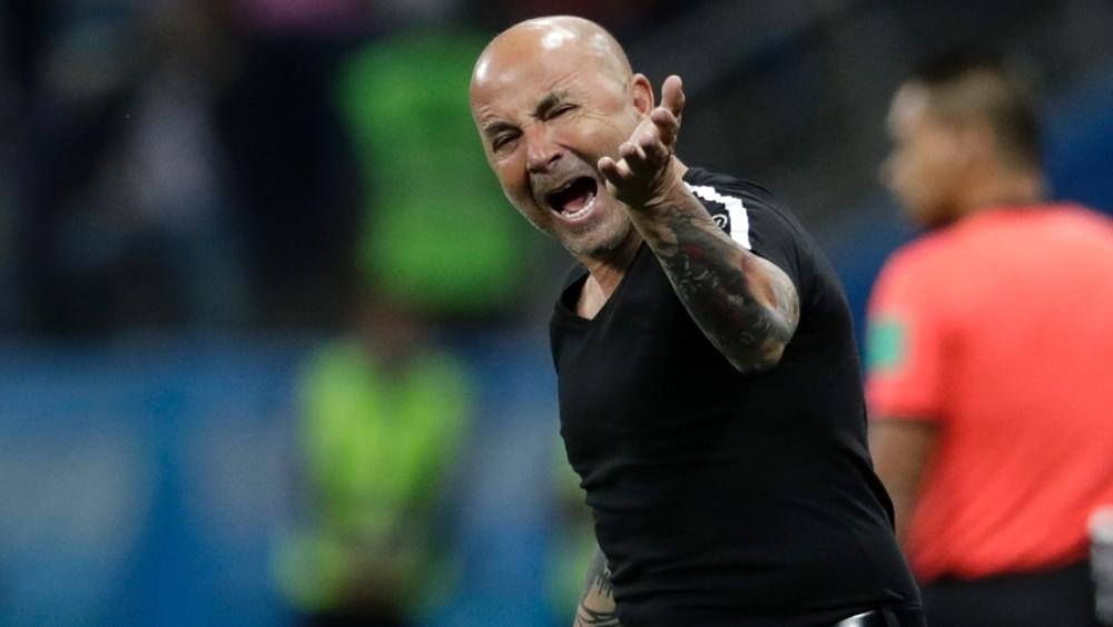 رئيس الاتحاد الأرجنتيني ينفي خصام اللاعبين مع سامباولي