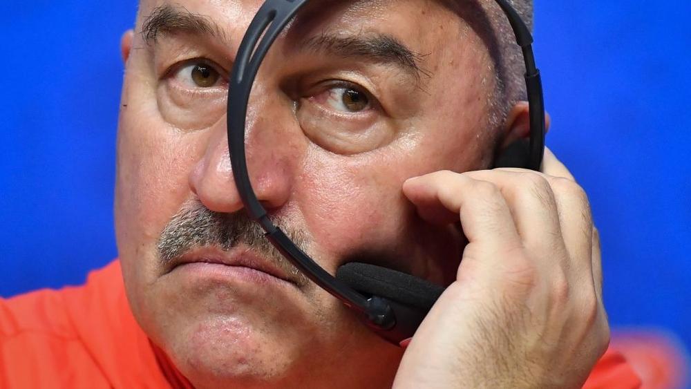 مدرب روسيا يتحلى بالواقعية قبل لقاء أوروجواي