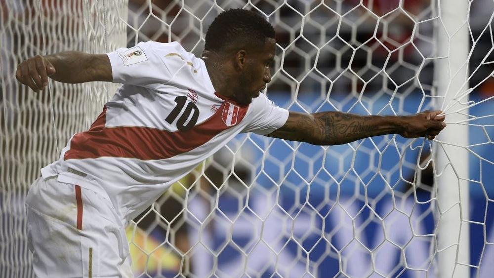 نجم بيرو فارفان يتحدث عن إصابته بارتجاج في الدماغ