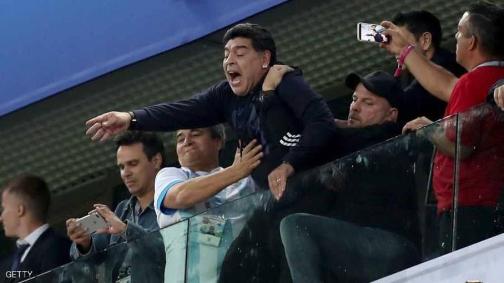 مارادونا يعرض 10 آلاف دولار لمن يدله على مصدر "شائعات وفاته"