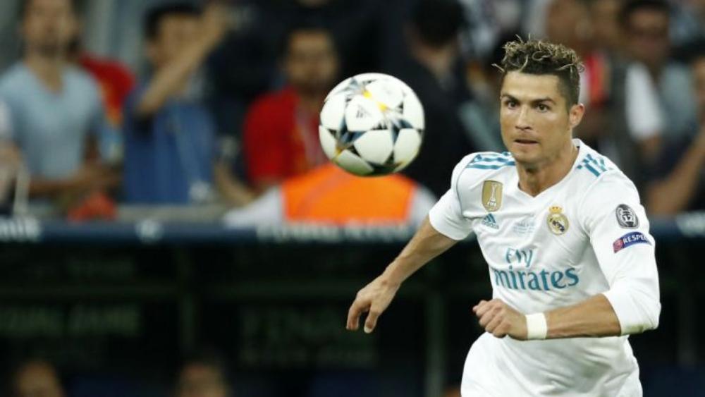 زولا: مازلت مُتشككاً بشأن قدوم رونالدو لـ يوفنتوس