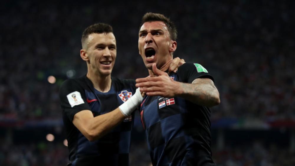 ماندزوكيتش يسدد ثمن "المشروبات" لسكان مدينته