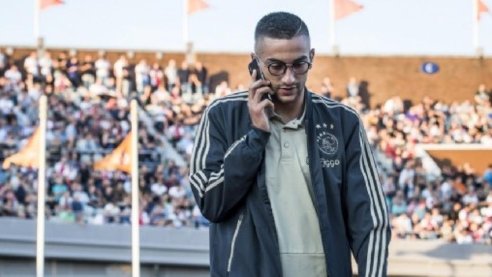 "بَصيصُ أملٍِ" يحذُو مدرب أياكس لبقاء حكيم زياش