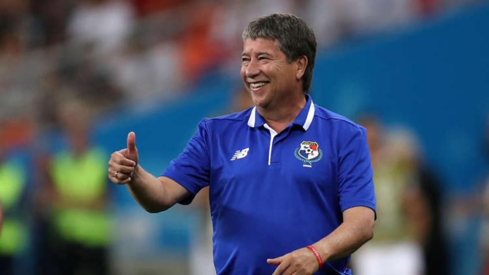 مدرب بنما جوميز يتخلى عن مهامه