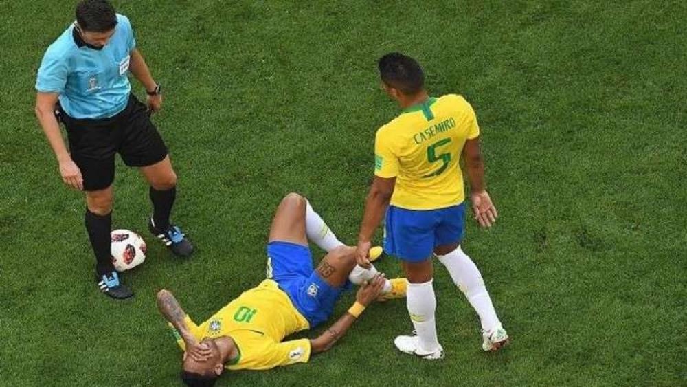 نيمار يفسر "تمثيلياته" على البساط الأخضر لمونديال روسيا