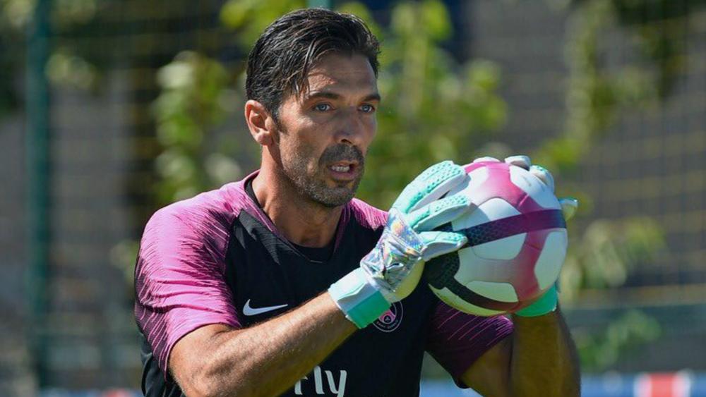 "ليكيب" تكشف راتب بوفون مع سان جيرمان