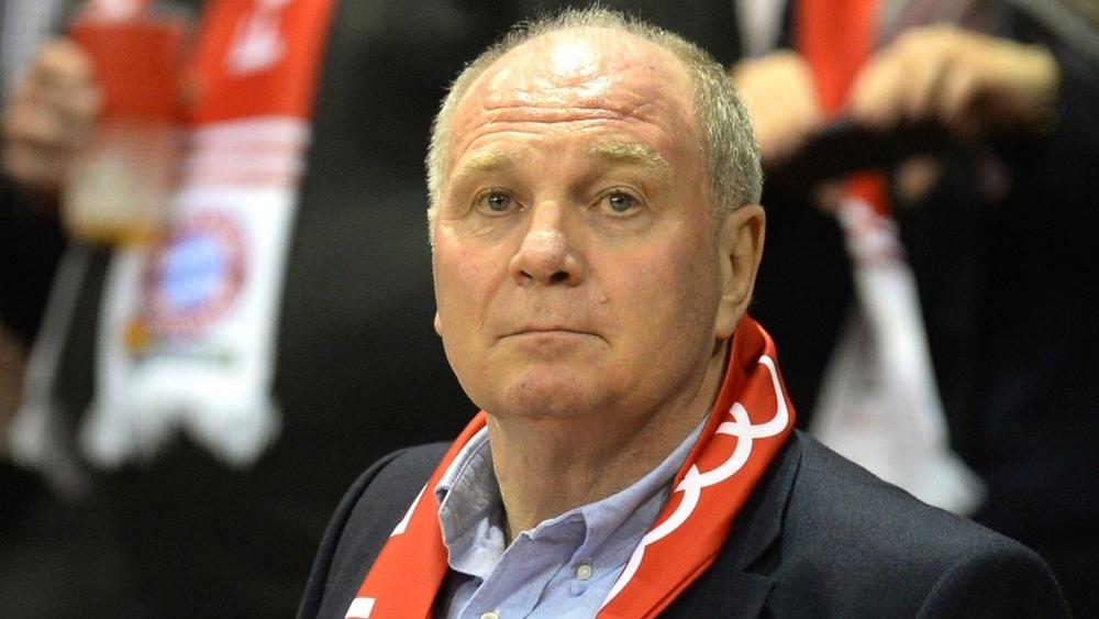 هونيس يَجْلِدُ أوزيل ويَنْعَتُ أداءهُ بأوصاف سيئة