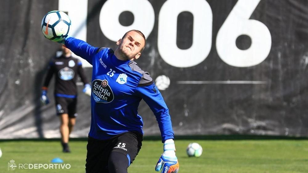 حارس دينامو كييف ينضم للفتح السعودي