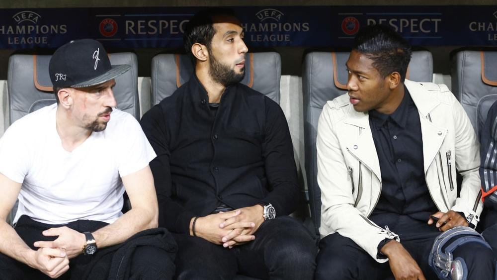 ريبيري وألابا يُقدِّمان هديَّة إلى المغربي بنعطية