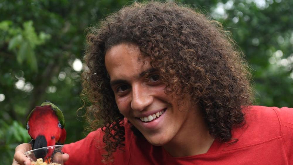 لاعبٌ ذو جذورٍ مغربية يخْطِفُ الأنظار في أرسنال