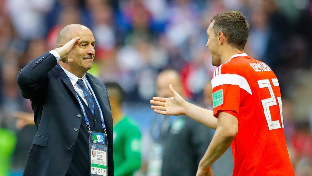 رسميا: روسيا تكافىء مدربها بتمديد عقده عامين