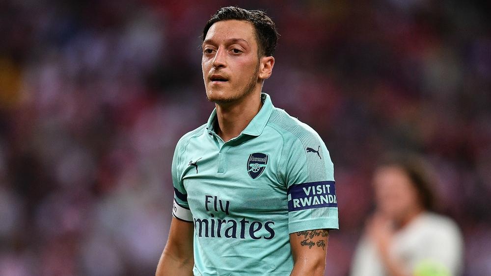 أوناي إيمري: أوزيل قادر على قيادة أرسنال