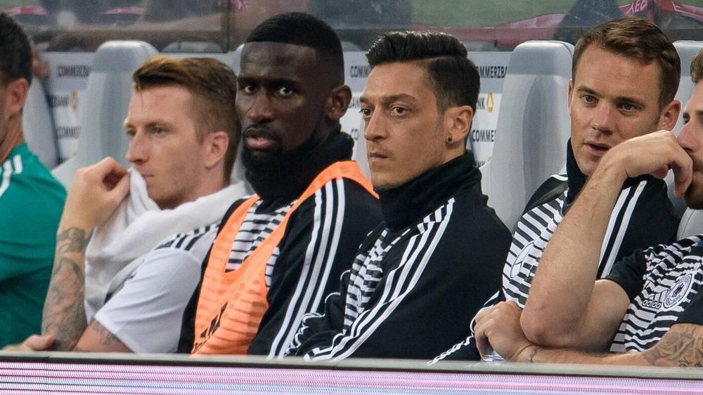 مانويل نوير: أوزيل لم يكن ضحية العنصرية إطلاقاً