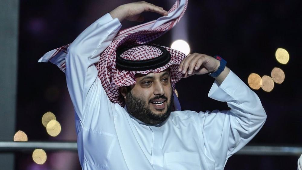 طفل مصري “عنيد” يحرج تركي ال شيخ في فيديو رديء!