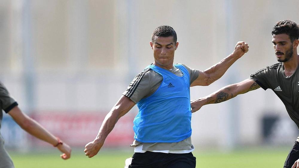 قانون إيطالي جديد يغري كبار النجوم بالعودة إلى الـ"كالتشيو"