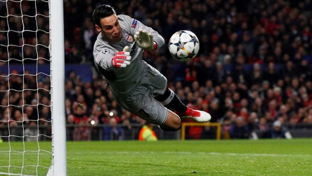 رسمياً : حارس إشبيلية ينضم إلى فولهام