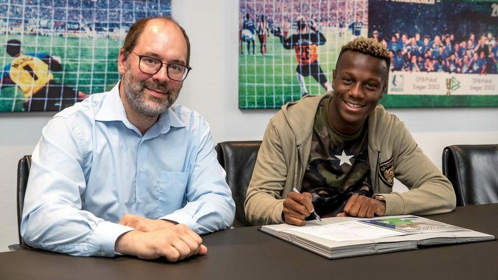 رسميا: حمزة منديل ينضم إلى صفوف شالكه04