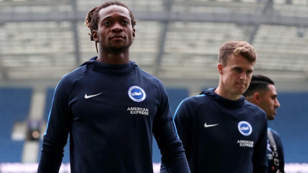 مدافع برايتون يرفع راية التحدي أمام ليفربول