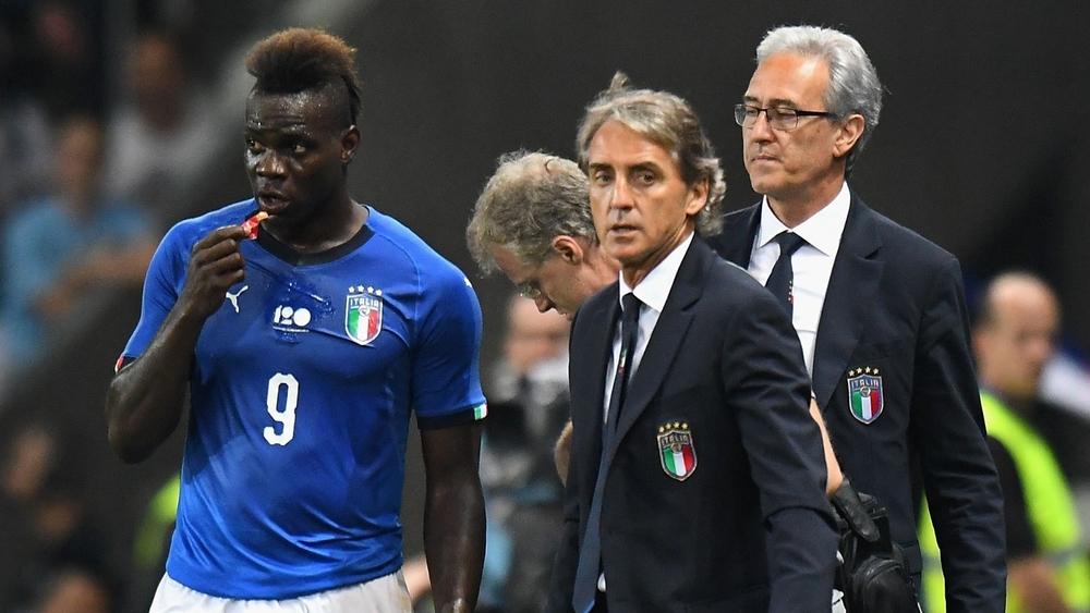 مانشيني يدافع عن بالوتيلي: "ربما لم يلعب جيدا لكن هذا أمر يحصل للجميع"