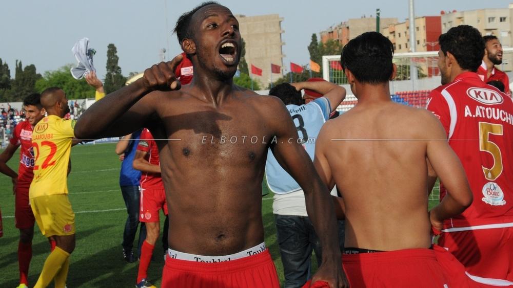 خضروف يقترب من حمل قميص شباب الريف الحسيمي