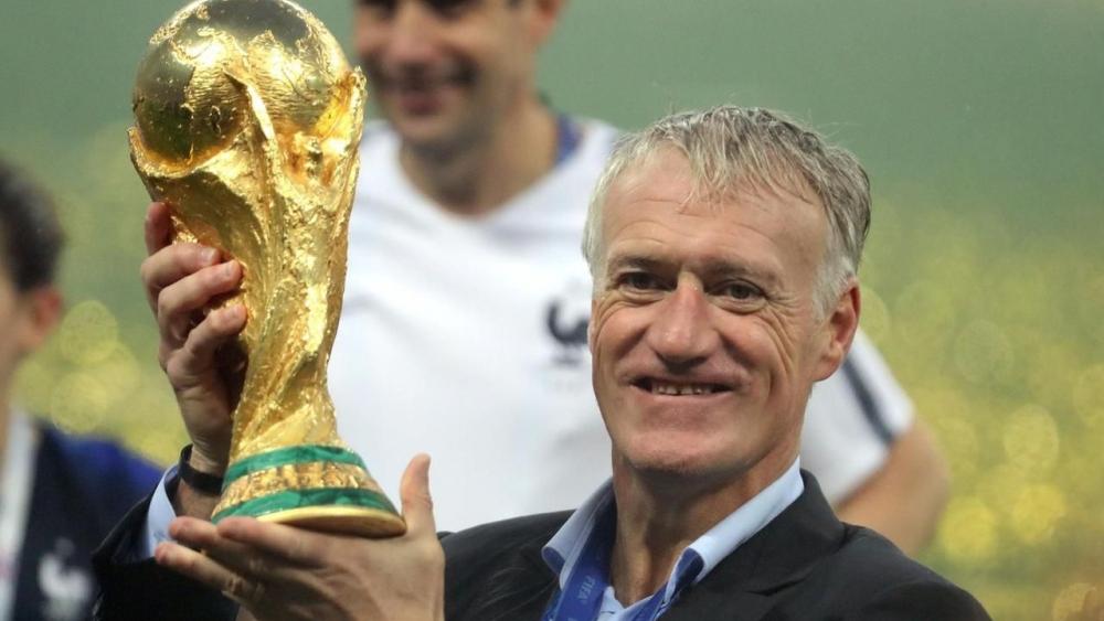 الفرنسي ديشان يُتوج بجائزة "مدرب السنة"