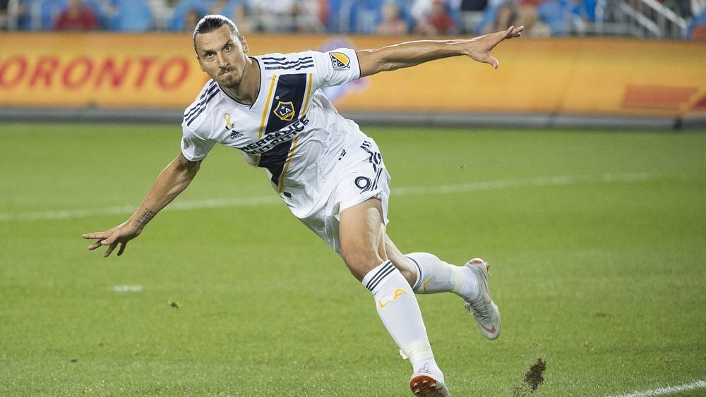 إبراهيموفيتش: "أنا أكبر من الدوري الأمريكي بأكمله"