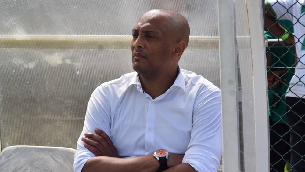 مدرب جزر القمر يُعلِّق على التعادل أمام المنتخب المغربي