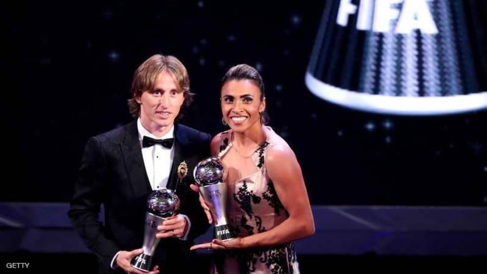 الفيفا "يضيق الفجوة" بين الرجال والنساء بعد اتهام التمييز