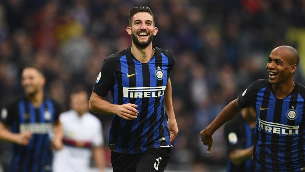 إنتر ميلان يهدد برشلونة بخماسية في شباك جنوى