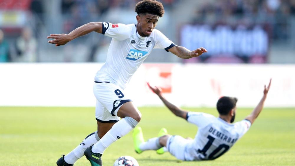 آرسنال لديه موهبة لا تقل عن ميسي أو رونالدو