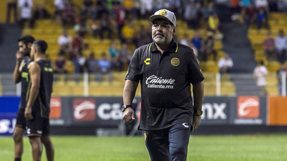 مارادونا يواصل إثارة الجدل في المكسيك