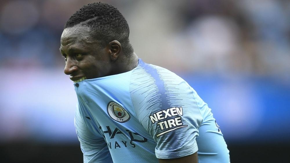 لاعب مان سيتي مندي يجري عملية جراحية في برشلونة