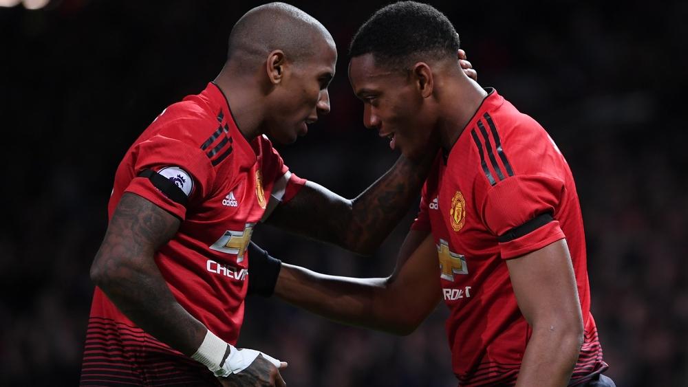 أشلي يونج يُجدد عقده مع اليونايتد بـ30 ألف جنيه استرليني!