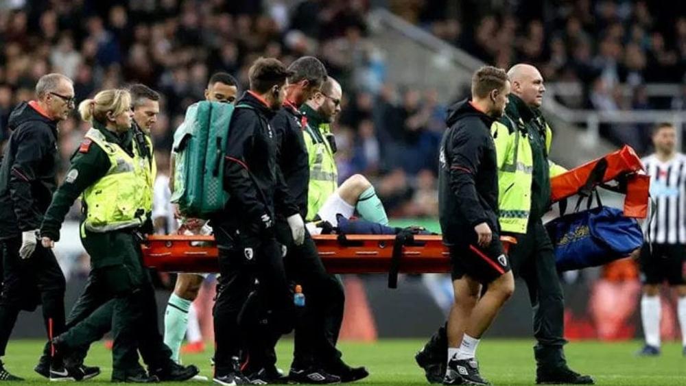 سميث لاعب بورنموث يبتعد لثلاثة أشهر بعد جراحة في الركبة