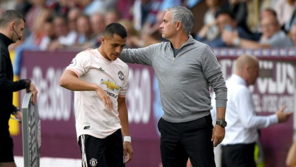 مورينيو يفصل في مستقبل سانشيز