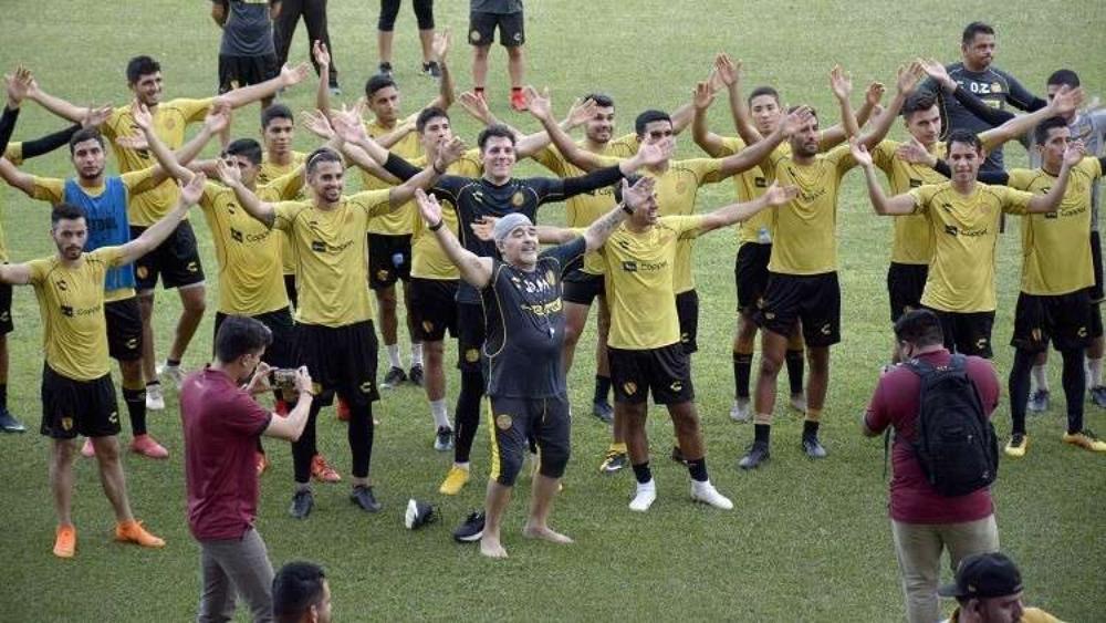 مارادونا يقود فريقه المكسيكي لنهائي دوري الدرجة الثانية