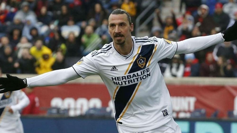 غالاكسي يتخلص من 7 لاعبين ويحتفظ بإبراهيموفيتش