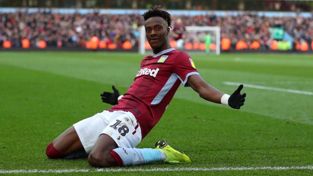 تشيلسي مطالب بالتخلي عن 30 لاعبًا بعد قرارات الفيفا