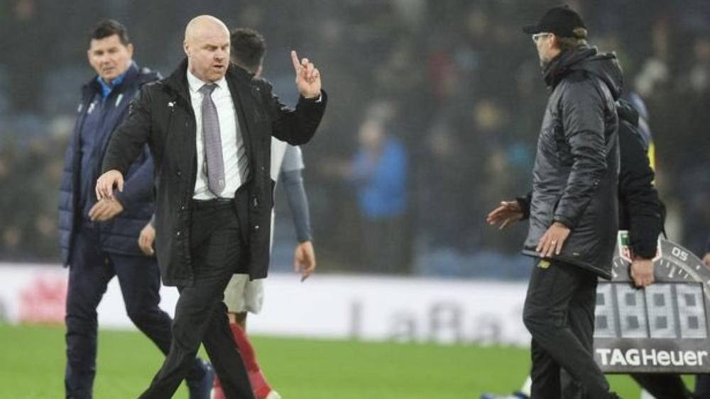 كلوب يكشف تفاصيل جداله مع مدرب بيرنلي بعد الصافرة