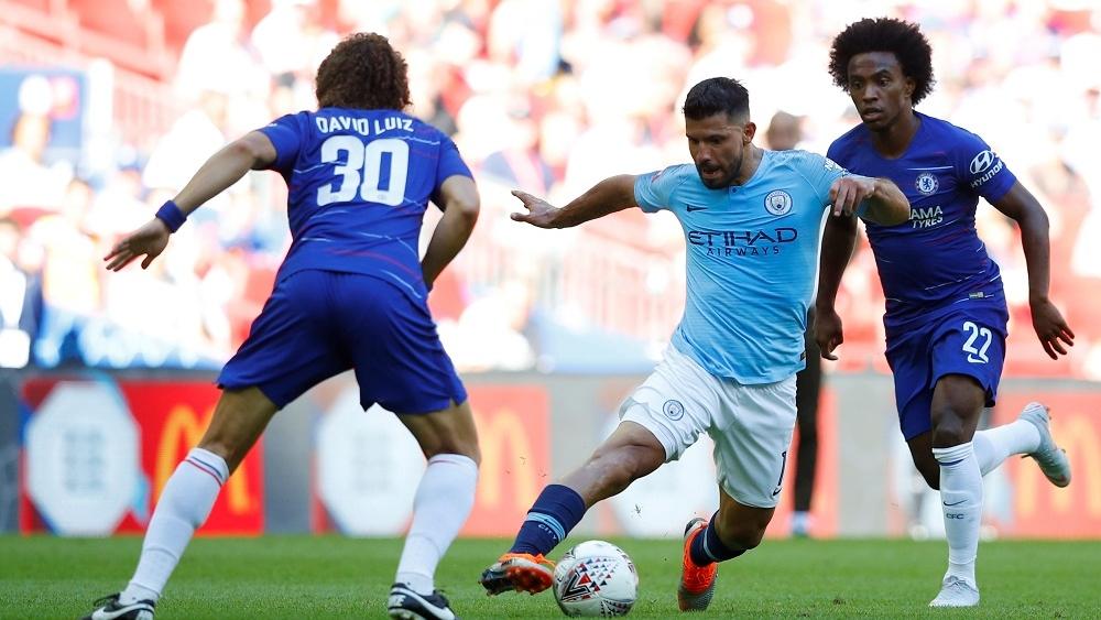 الريدز يتربص بالصدارة وقمّة مرتقبة بين البلوز والسيتي