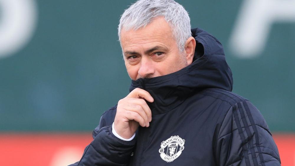 كواليس الإقالة | مورينيو عرف الخبر بالتدريبات، وكيف استقبلها اللاعبون؟